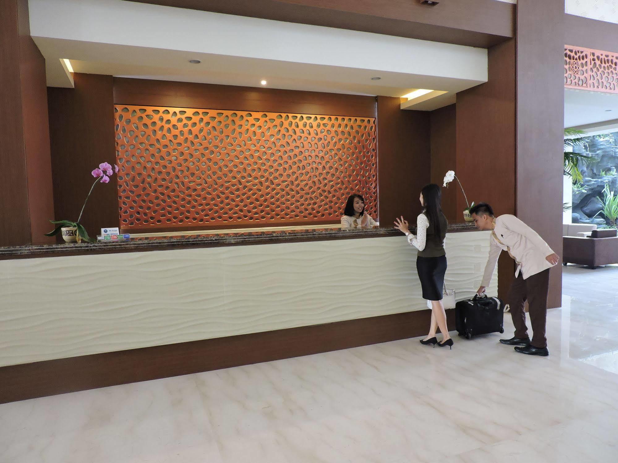 Ascent Premiere Hotel And Convention Malang Exterior photo