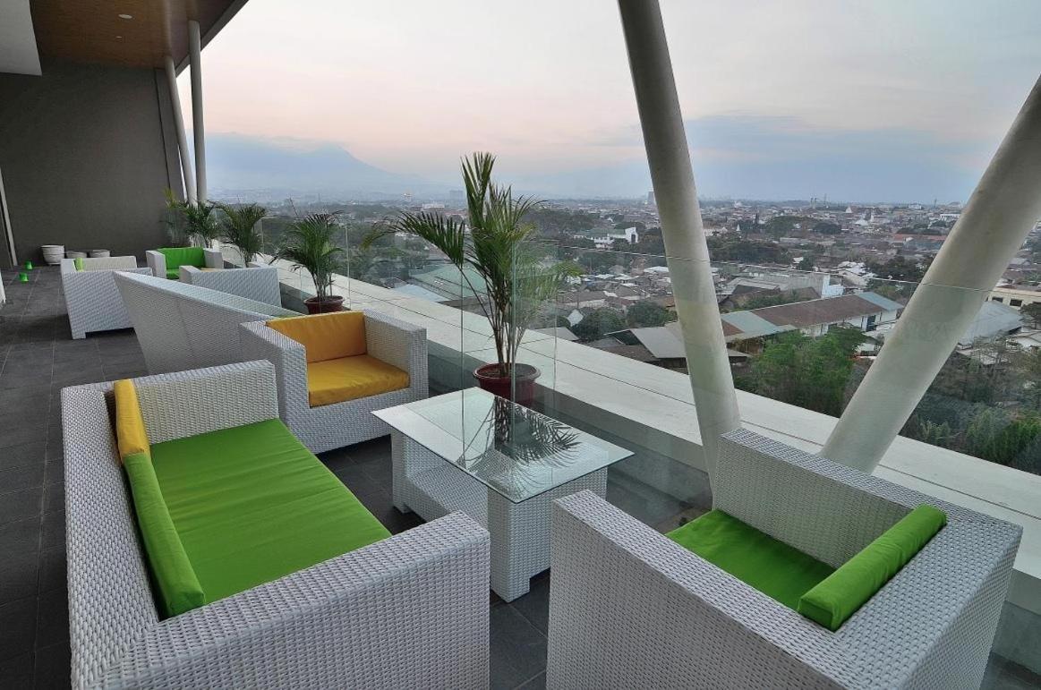 Ascent Premiere Hotel And Convention Malang Exterior photo